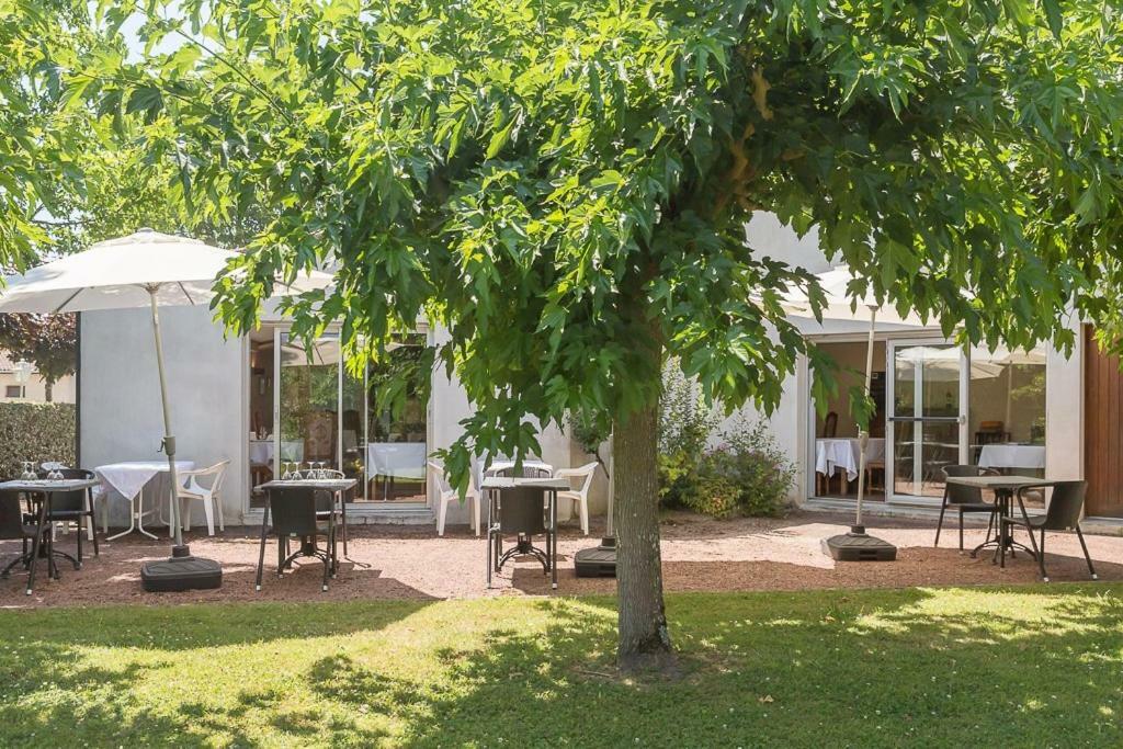 Les Platanes Hotel Etauliers Kültér fotó