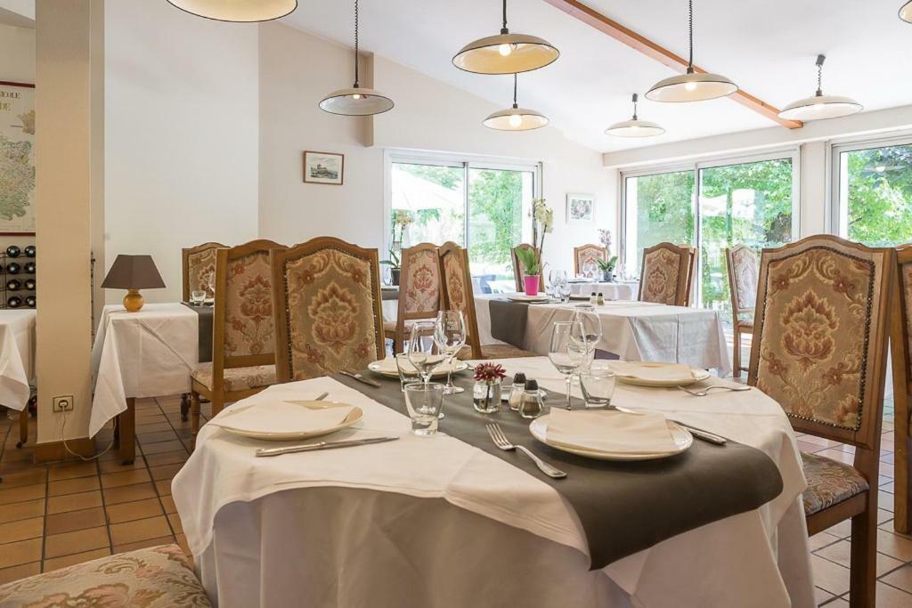 Les Platanes Hotel Etauliers Kültér fotó