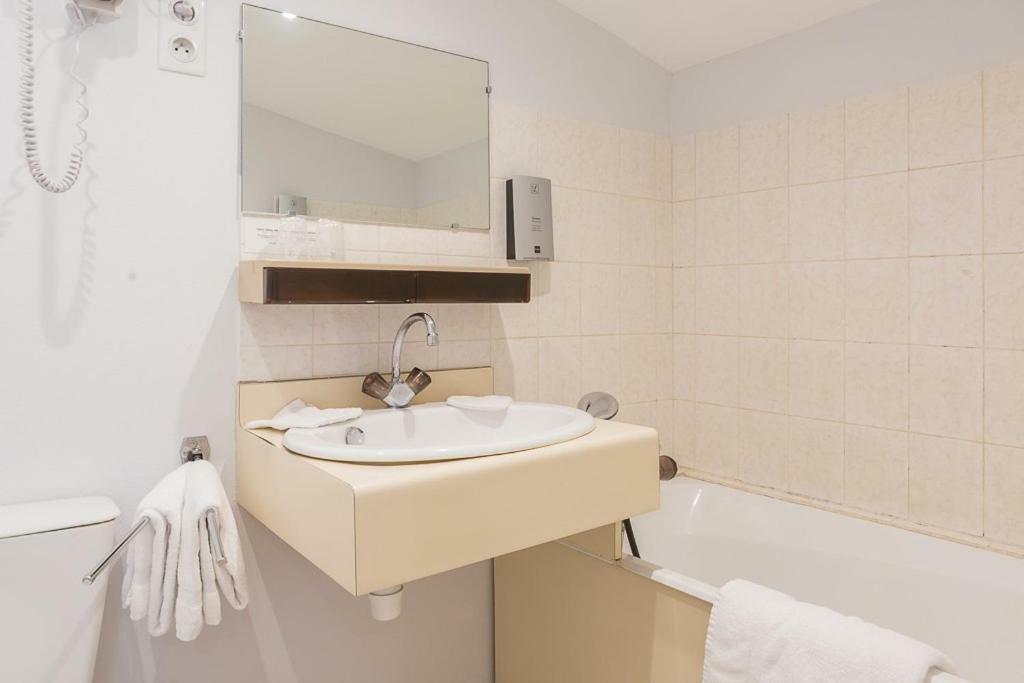 Les Platanes Hotel Etauliers Kültér fotó