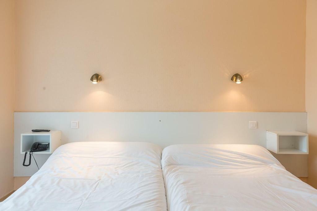 Les Platanes Hotel Etauliers Kültér fotó